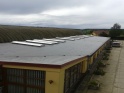 polyuretanová pěna na pultové střeše izolující trapézovou střechu a pásové světlíky